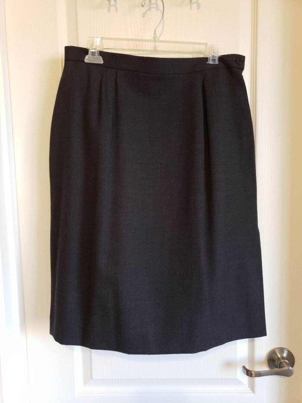 Jones New York charcoal, wool blend skirt with side split, size 14